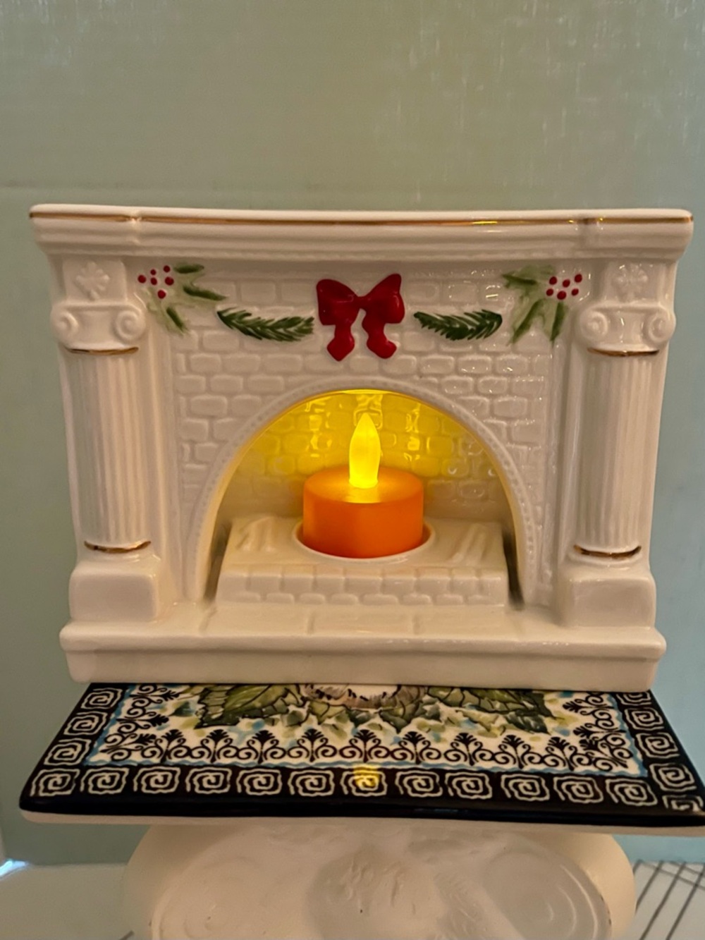 BELLEEK IRELAND White Ceramic Holiday Mantel with Red Bow TEALIGHT HOLDER